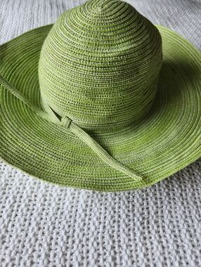 Togo - Green Sun Hat